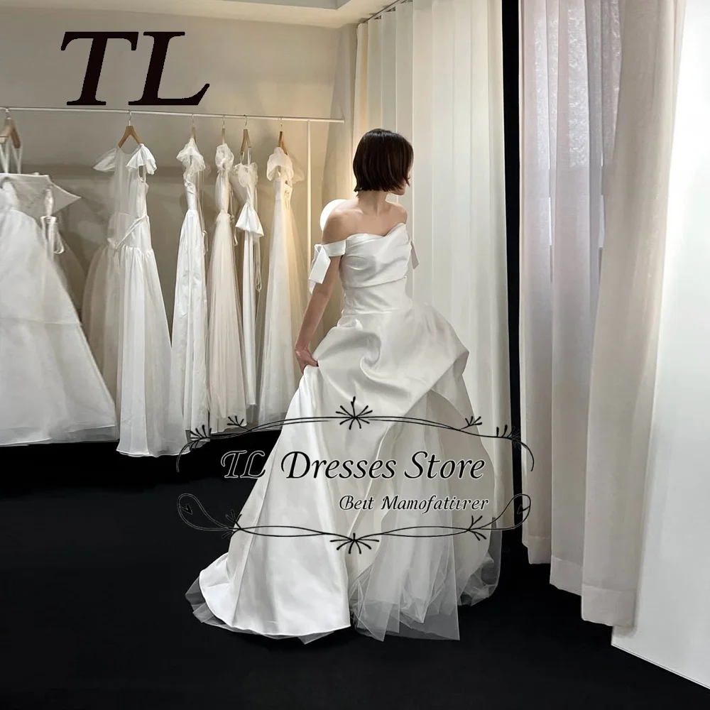 TL Korean Wedding Photography Customized Simple Off the Shoulder Satin Wedding Dress Floor-Length Long Corset Wedding Robe
TL Korean Wedding Photography Customized Simple Off the Shoulder Satin Wedding Dress Floor-Length Long Corset Wedding Robe