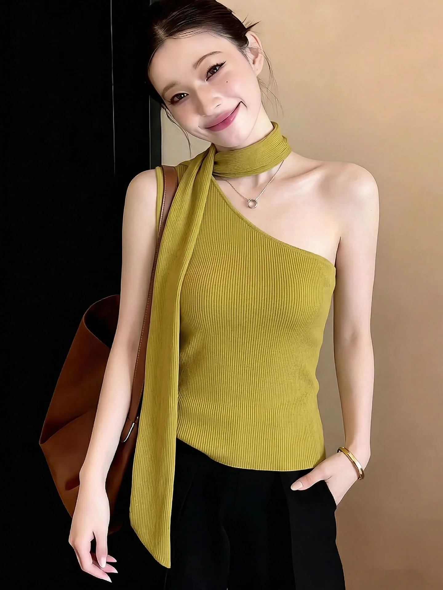 Elegant Pure Color Knitted Vest with Sash Slimming Summer Sleeveless Women's Fashion Design Silk Top Korean Style Regular Fit
Elegant Pure Color Knitted Vest with Sash Slimming Summer Sleeveless Women's Fashion Design Silk Top Korean Style Regular Fit