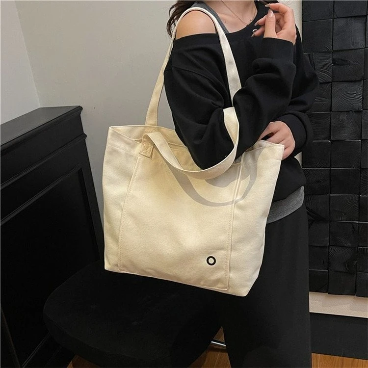 New Casual Lightweight Tote Bag Women Large Capacity Commute Travel Popular Shoulder Handbag
New Casual Lightweight Tote Bag Women Large Capacity Commute Travel Popular Shoulder Handbag
