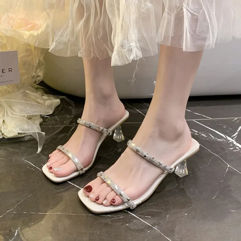 Women's New Summer Stiletto Rhinestone Strap Transparent High-heeled Slippers Temperament High-heeled Sandals
Women's New Summer Stiletto Rhinestone Strap Transparent High-heeled Slippers Temperament High-heeled Sandals