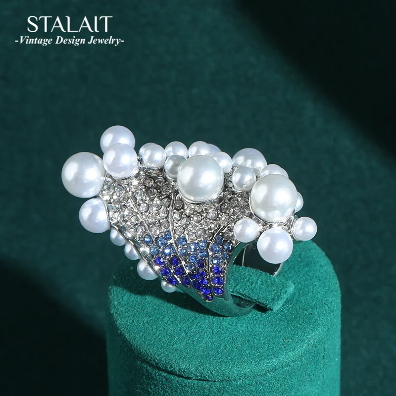  Vintage Large Pearl Rings For Woman Decoration Rhinestone Wings Jewelry Big Antique Gold Color Blue Zircon Party Accessories
Vintage Large Pearl Rings For Woman Decoration Rhinestone Wings Jewelry Big Antique Gold Color Blue Zircon Party Accessories