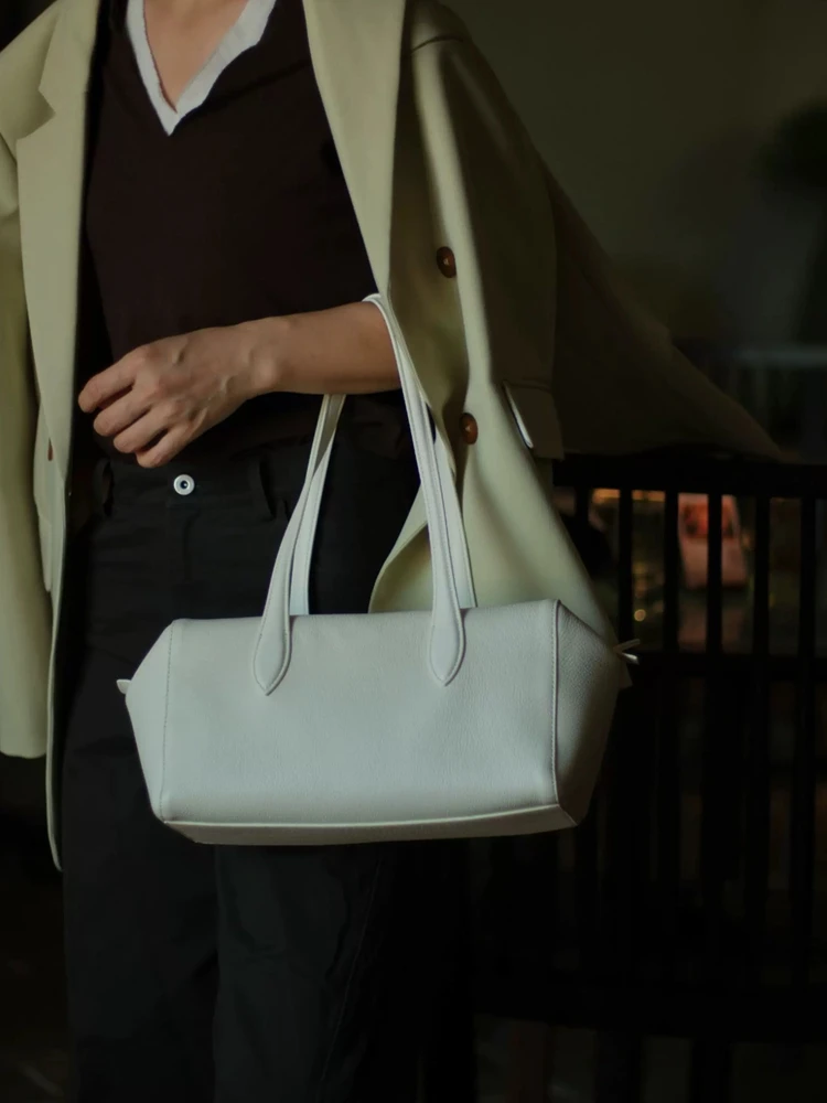 Black Fashion Retro Simple Unique Genuine Leather Women Tote Pillow Bag\Handbag Real Leather Lady Underarm Shoulder Bag
Black Fashion Retro Simple Unique Genuine Leather Women Tote Pillow Bag\Handbag Real Leather Lady Underarm Shoulder Bag