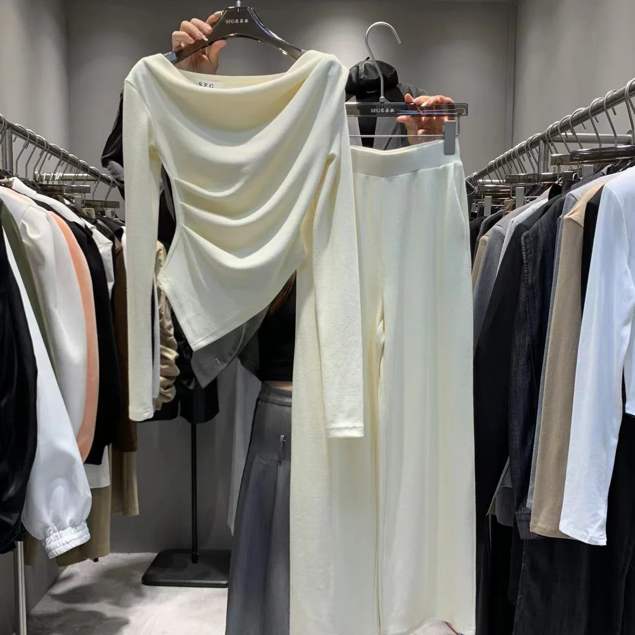 Wholesale 2023 Spring New Solid Color Irregular Waist T-shirt High Waist Loose Straight Leg Casual Pants Women's Set
Wholesale 2023 Spring New Solid Color Irregular Waist T-shirt High Waist Loose Straight Leg Casual Pants Women's Set
