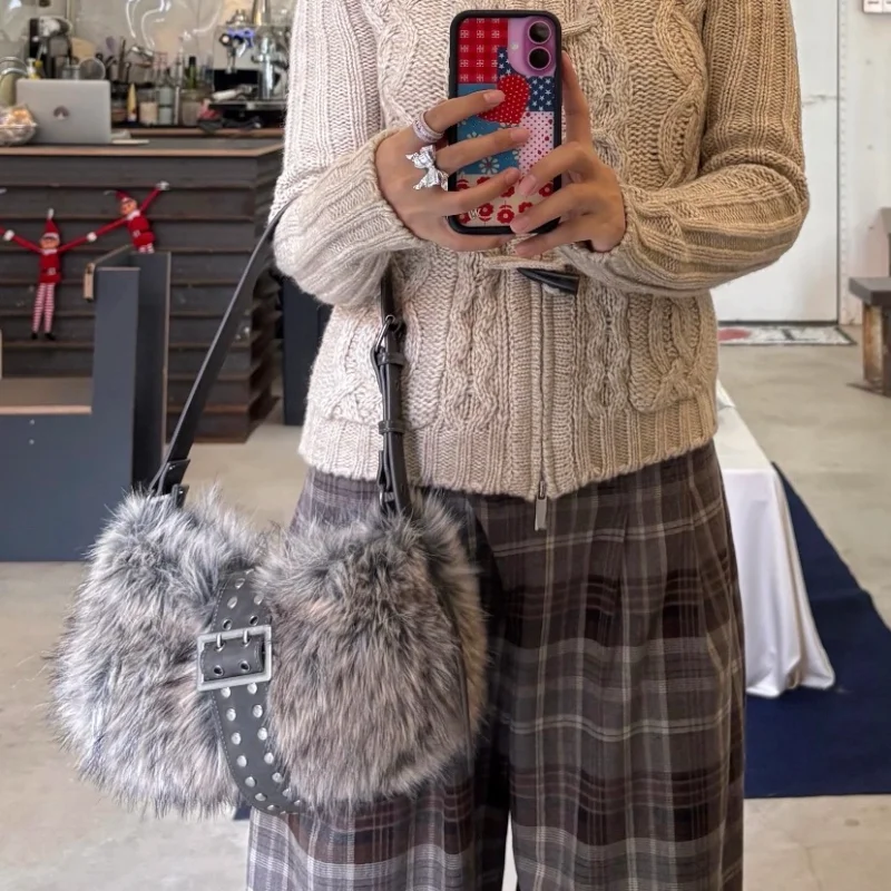 Роскошная сумка через плечо из искусственного меха с шипами, кожаная сумка через плечо в форме полумесяца, женская стильная плюшевая сумка в стиле Y2k, дорожная мотоциклетная сумка
Роскошная сумка через плечо из искусственного меха с шипами, кожаная сумка через плечо в форме полумесяца, женская стильная плюшевая сумка в стиле Y2k, дорожная мотоциклетная сумка