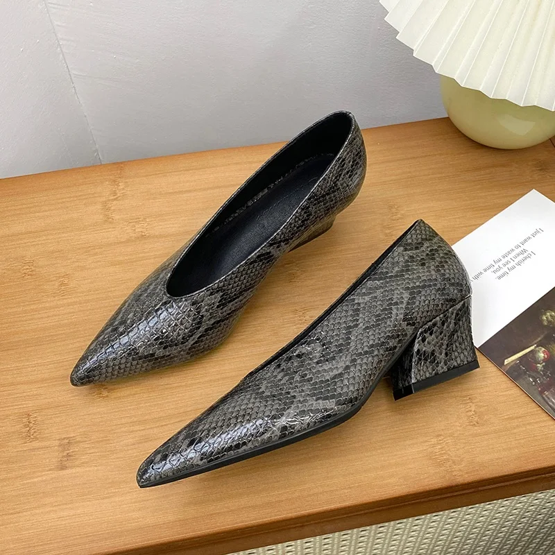 Spring Autumn V Cut Design Chunky Heels Elegant Fashion Retro Ladies Shoes Pointed Toe Snakeskin Dress Shoes Zapatos De Mujer
Spring Autumn V Cut Design Chunky Heels Elegant Fashion Retro Ladies Shoes Pointed Toe Snakeskin Dress Shoes Zapatos De Mujer