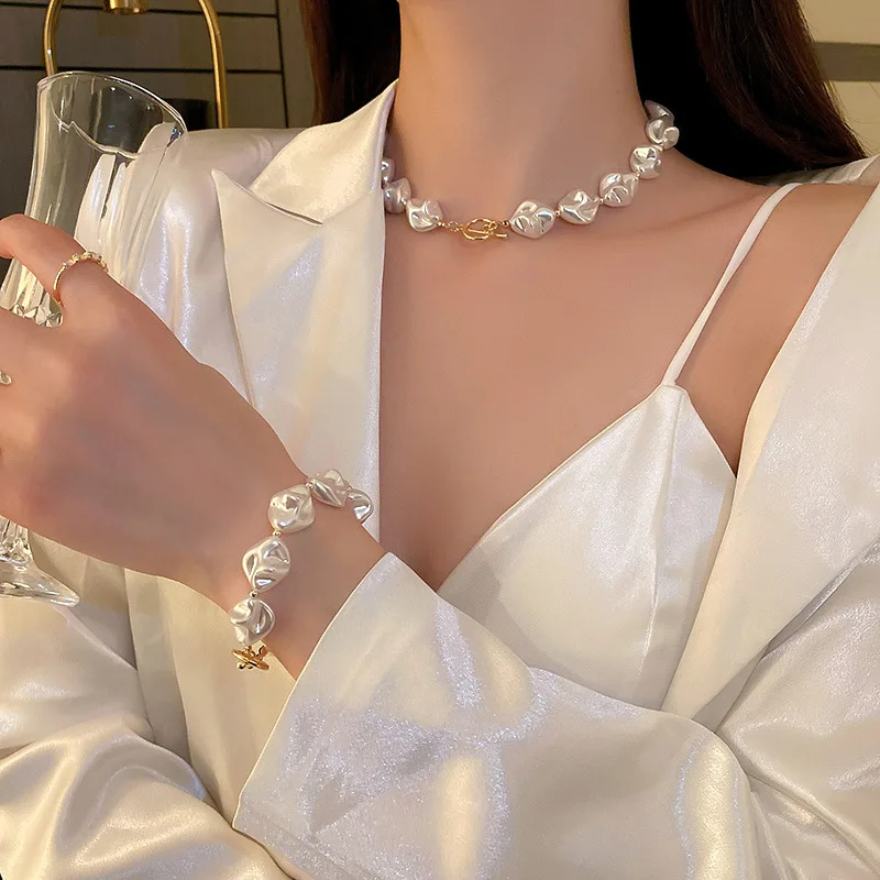 Baroque Irregular Imitation Pearl Necklace Buckle Design Sense Clavicle Chain Temperament Fashion Bracelet Pearl Necklace Women
Baroque Irregular Imitation Pearl Necklace Buckle Design Sense Clavicle Chain Temperament Fashion Bracelet Pearl Necklace Women