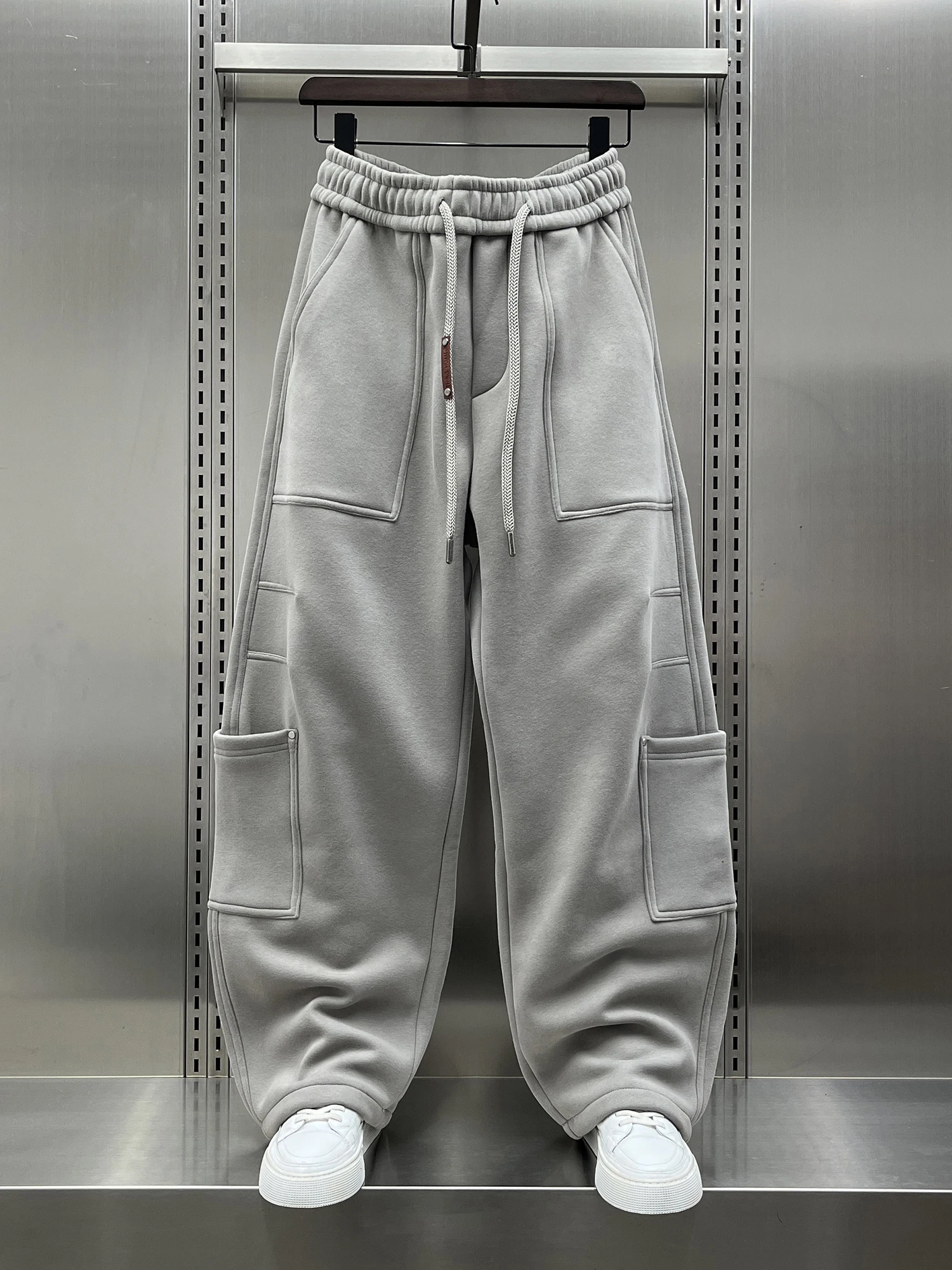 Модные мужские брюки с флисовой подкладкой для активного отдыха, с множеством карманов, повседневные брюки в корейском стиле, зимние новинки
Модные мужские брюки с флисовой подкладкой для активного отдыха, с множеством карманов, повседневные брюки в корейском стиле, зимние новинки