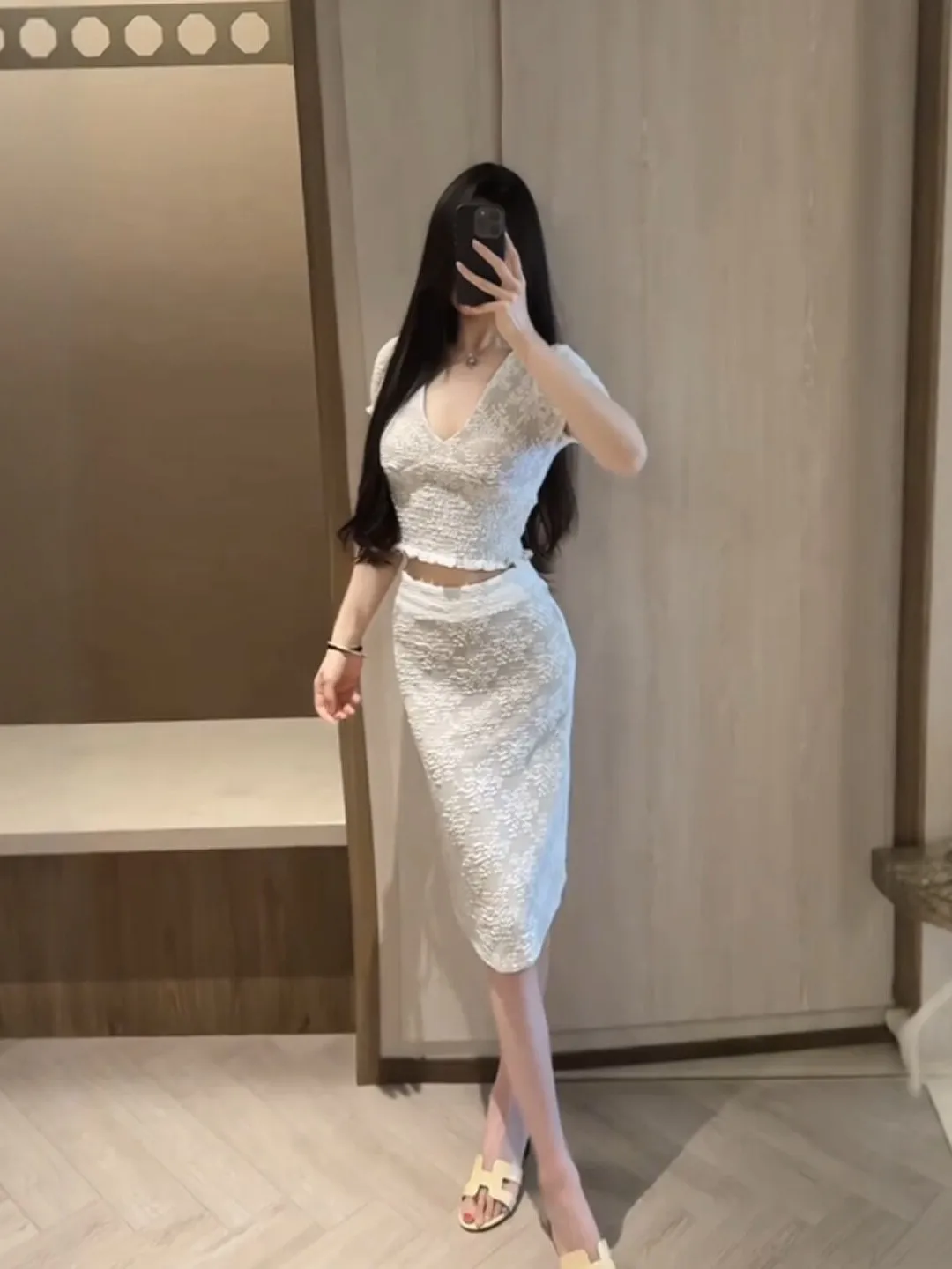 Unique Pure Desire Style V-Neck Top And High Waist Skirt Two-Piece Summer Outfit Comfortable Breathable Cotton Retro Flair
Unique Pure Desire Style V-Neck Top And High Waist Skirt Two-Piece Summer Outfit Comfortable Breathable Cotton Retro Flair