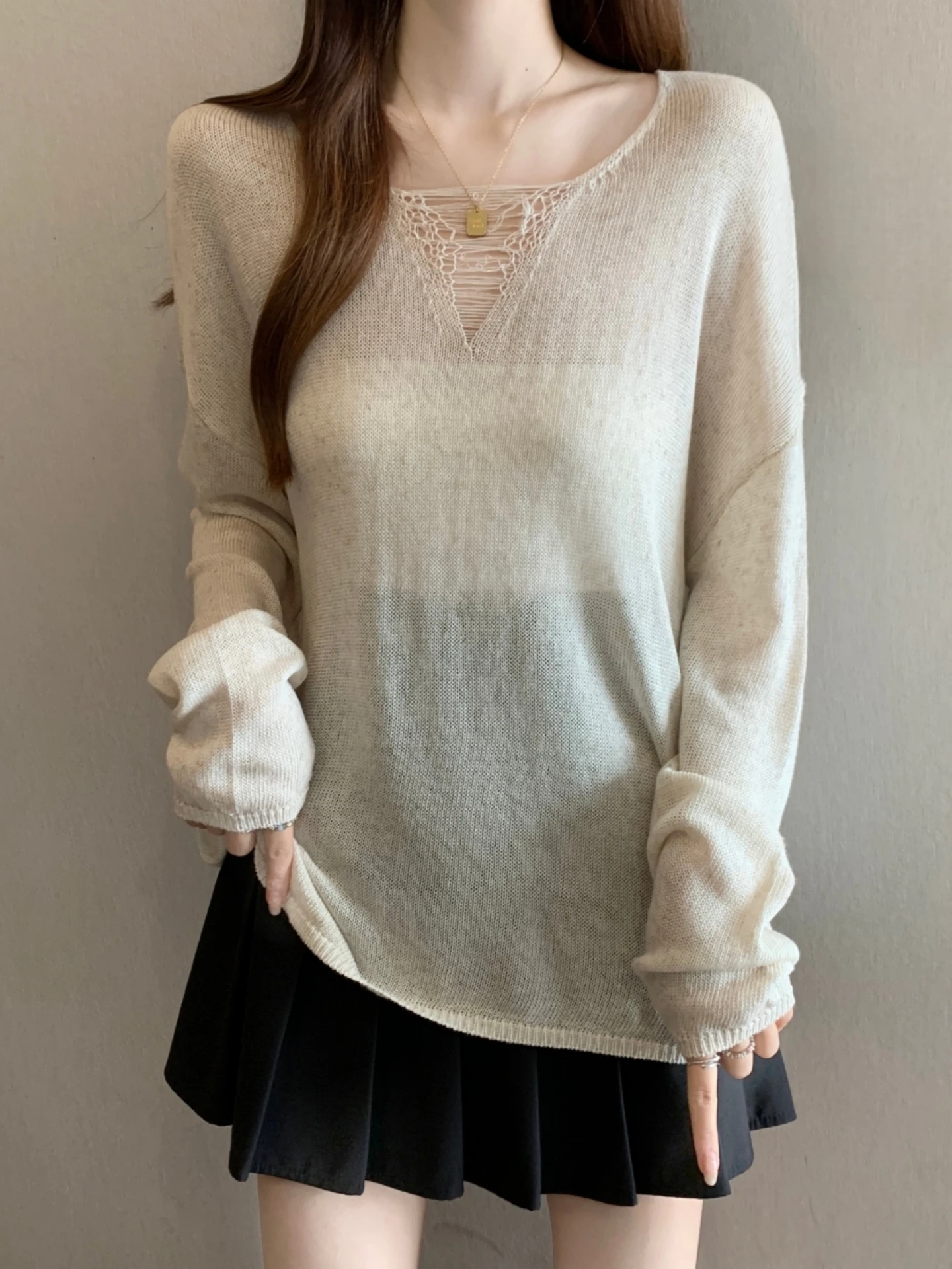 Women's Knitted Ice Silk Sun Protection Shirt Hollow V-neck Summer Thin Large Size Fat MM Pure Desire Semi-through Cover up Top
Women's Knitted Ice Silk Sun Protection Shirt Hollow V-neck Summer Thin Large Size Fat MM Pure Desire Semi-through Cover up Top
