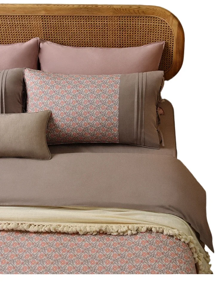 four-piece set on the bed, cotton pure cotton sheets, quilt cover, pillow cover bedding, light luxury and high-end sense
four-piece set on the bed, cotton pure cotton sheets, quilt cover, pillow cover bedding, light luxury and high-end sense