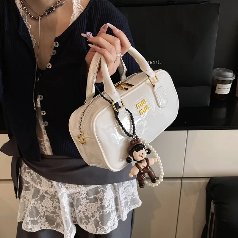 Luxury Designer Vintage Diaper Bags For Ladies Parisian High-End Crossbody Bag Classic Commuter Bag Simple Fashionable Tote
Luxury Designer Vintage Diaper Bags For Ladies Parisian High-End Crossbody Bag Classic Commuter Bag Simple Fashionable Tote