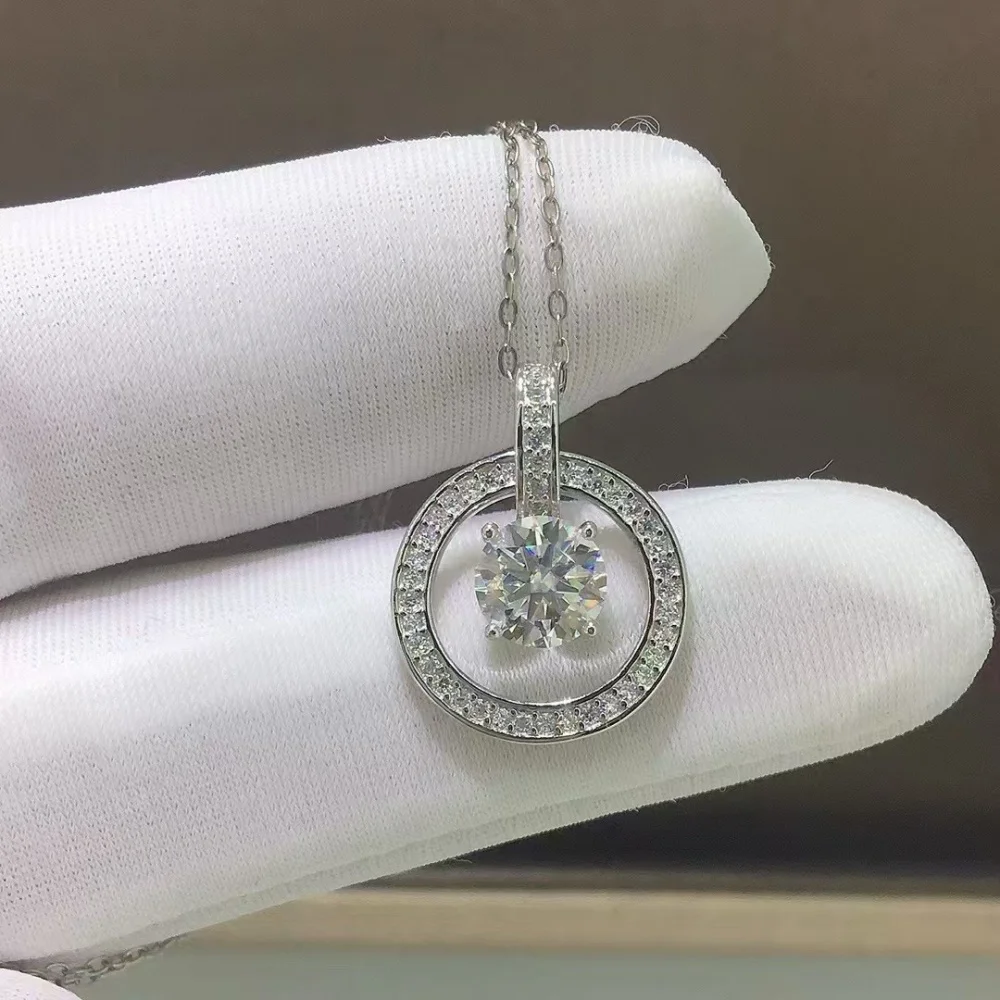 S925 1Carat High Quality Moissanite Diamond Round Pendant Fashion Elegance Jewelry Birthday Women Mature Charm Gift
S925 1Carat High Quality Moissanite Diamond Round Pendant Fashion Elegance Jewelry Birthday Women Mature Charm Gift