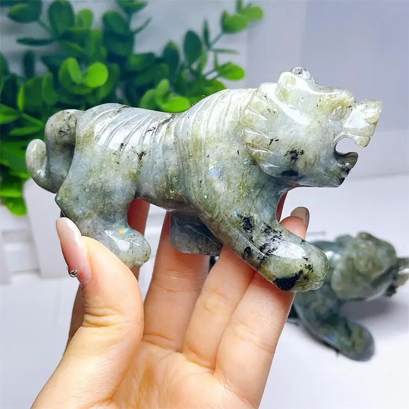 Natural Labradorite Tiger Carving Cartoon Animal Carving Ornaments Crystal Collection Holiday Gift 1pcs
Natural Labradorite Tiger Carving Cartoon Animal Carving Ornaments Crystal Collection Holiday Gift 1pcs