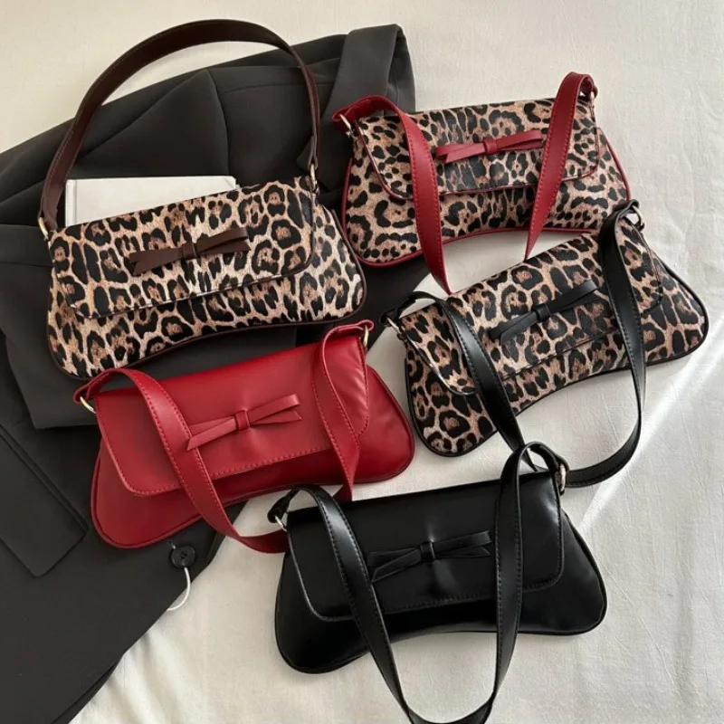 Ladies' Elegant Armpit Bag Simple Shoulder Bag Mini Square Crossbody Bag Bow Decoration Hot Selling
Ladies' Elegant Armpit Bag Simple Shoulder Bag Mini Square Crossbody Bag Bow Decoration Hot Selling