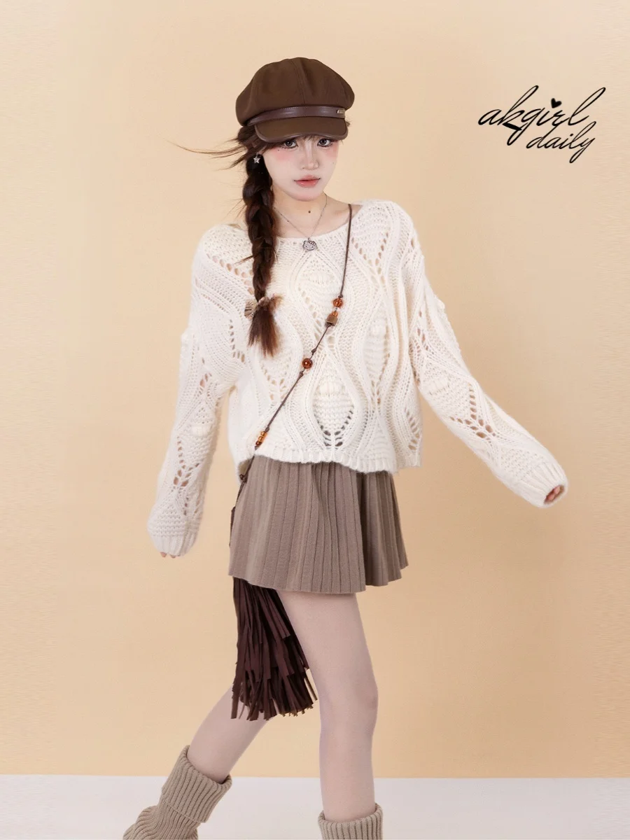 Handmade Hollow out Knitted Sweater Heavy Embroidery Autumn Winter New Style Women's Crew Neck Long Sleeve Loose Fit Top
Handmade Hollow out Knitted Sweater Heavy Embroidery Autumn Winter New Style Women's Crew Neck Long Sleeve Loose Fit Top