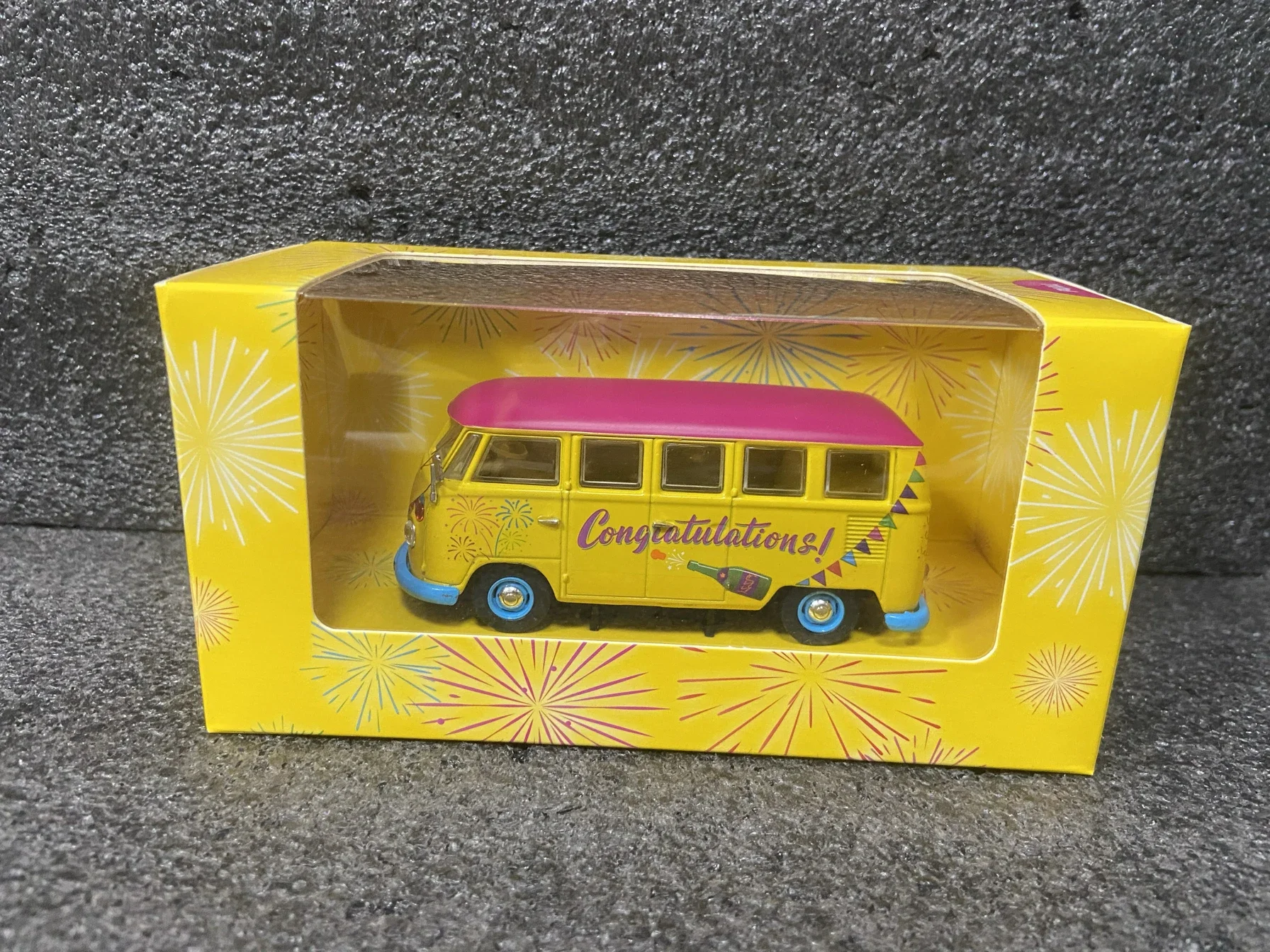 Diecast 1:43 Scale CORGI VW T1 T2 Bus VW Camper Alloy Car Model Collectible Toy Gift Souvenir Display Ornaments
Diecast 1:43 Scale CORGI VW T1 T2 Bus VW Camper Alloy Car Model Collectible Toy Gift Souvenir Display Ornaments