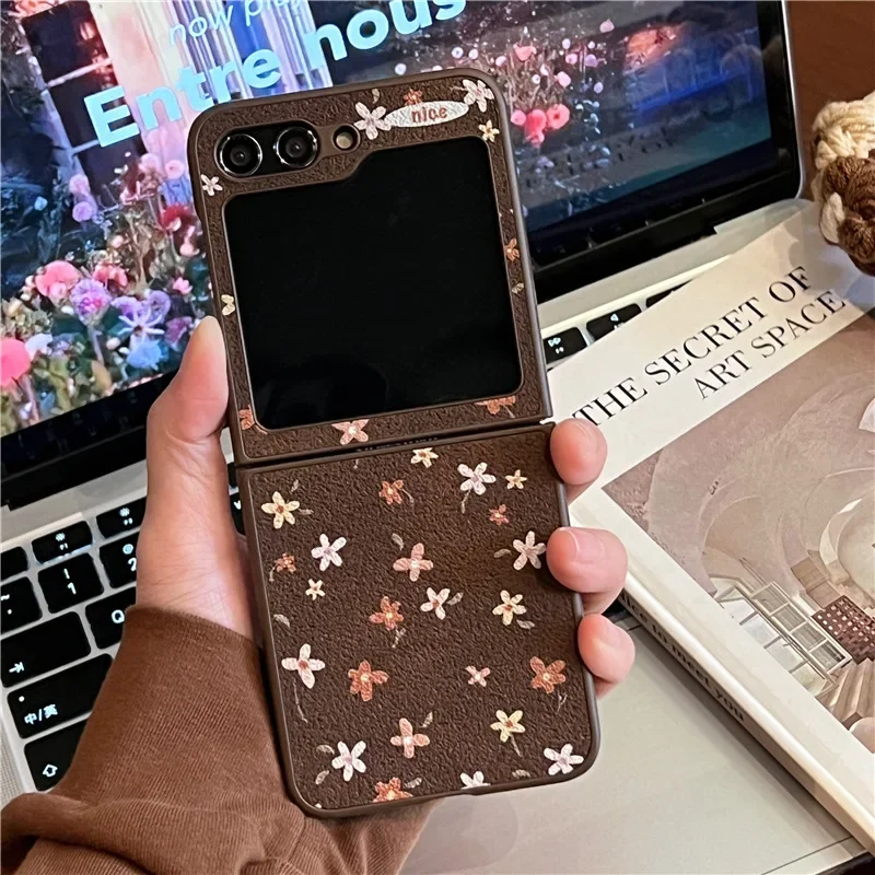 Little Flower Brown Phone Case for Samsung Galaxy Z Flip 6 5 4 3 Protective Back Cover for ZFlip4 ZFlip5 ZFlip6 Case Shell
Little Flower Brown Phone Case for Samsung Galaxy Z Flip 6 5 4 3 Protective Back Cover for ZFlip4 ZFlip5 ZFlip6 Case Shell