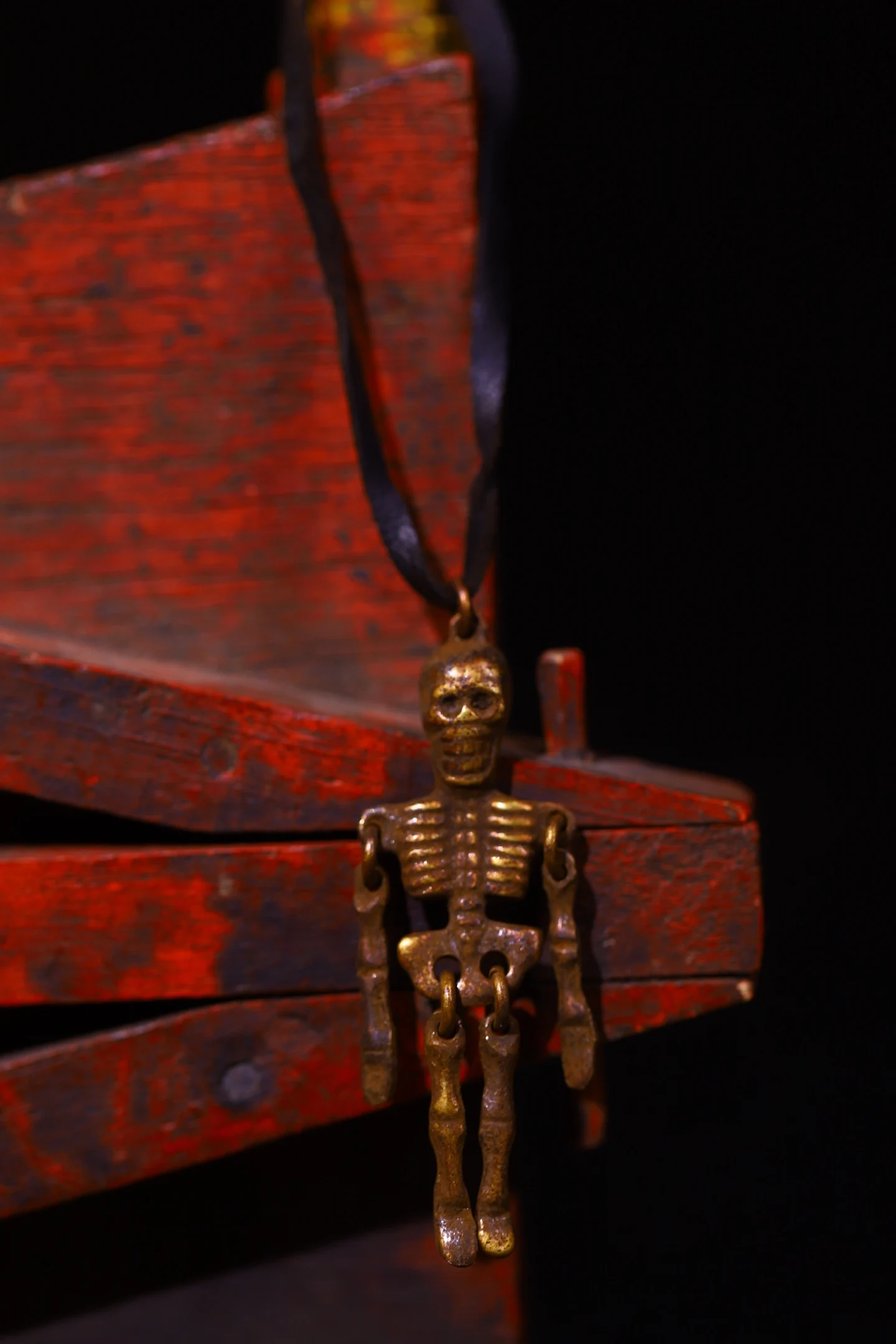 2"Collection Old Bronze Cinnabar Corpse mound forest Chakrasamvara Protector skull Buddha amulet Pendant Amulet Dharam
2"Collection Old Bronze Cinnabar Corpse mound forest Chakrasamvara Protector skull Buddha amulet Pendant Amulet Dharam