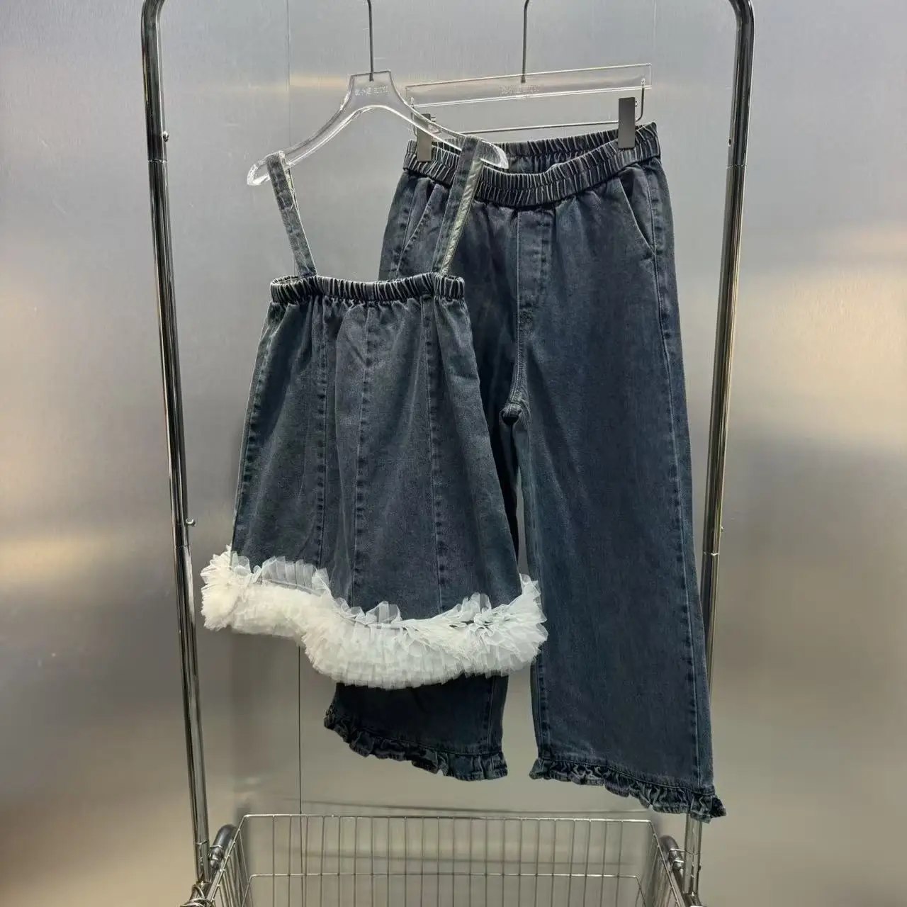 Fashionable Slimming Denim Set with Ruffle Design Summer New Arrival Women's Outfit Breathable Leather Fabric Casual Style
Fashionable Slimming Denim Set with Ruffle Design Summer New Arrival Women's Outfit Breathable Leather Fabric Casual Style