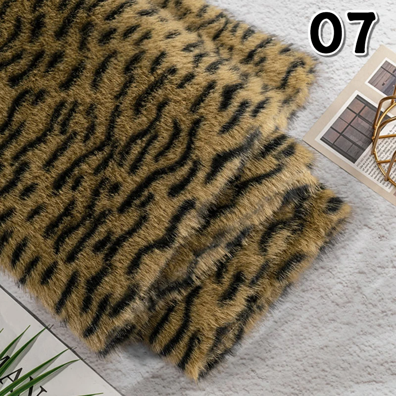 50*160cm Fluffy Faux Mink Fur Fabric High-grade 2cm Faux Fur Plush Fabric DIY Toys Doll Clothing Background Photo Props
50*160cm Fluffy Faux Mink Fur Fabric High-grade 2cm Faux Fur Plush Fabric DIY Toys Doll Clothing Background Photo Props