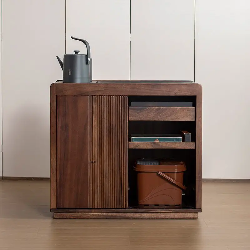 Мобильный чайный шкаф из орехового дерева, бытовой чайник, встроенный стол, боковой стол для гостиной, балкона
Мобильный чайный шкаф из орехового дерева, бытовой чайник, встроенный стол, боковой стол для гостиной, балкона