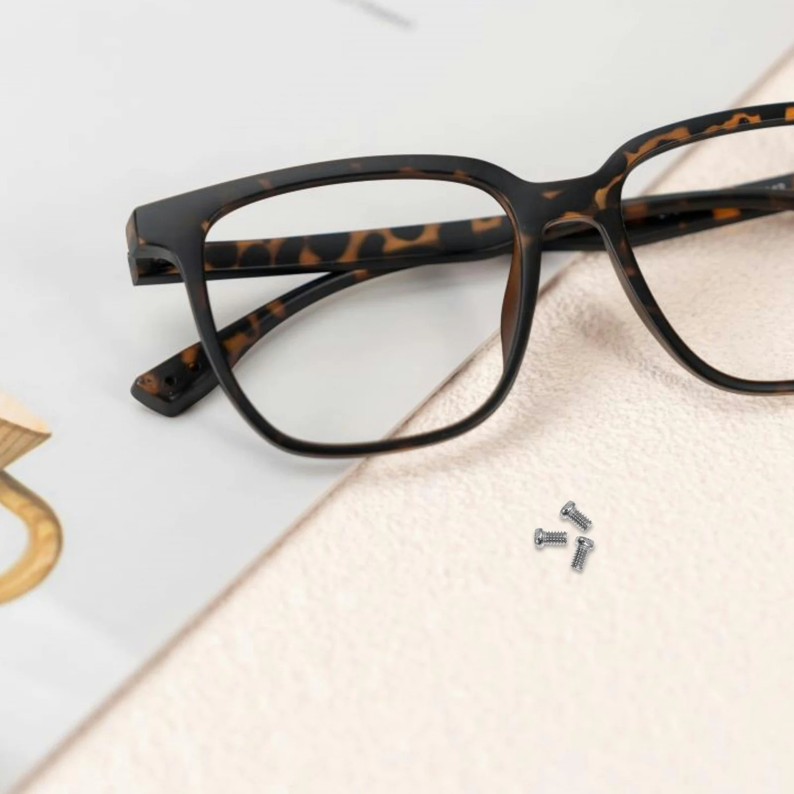 10000Pcs Eyeglass Repair Screws Portable Multifunctional Design for Various Eyewear Components Including Sunglasses Reading
10000Pcs Eyeglass Repair Screws Portable Multifunctional Design for Various Eyewear Components Including Sunglasses Reading