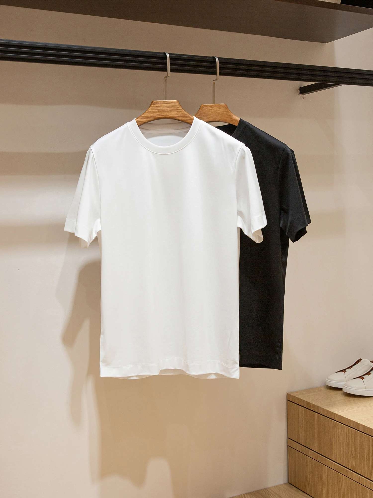 Удобная, приятная для кожи футболка из модального хлопка для мужчин, летняя, приталенная, с круглым вырезом, однотонная, базовый слой
Удобная, приятная для кожи футболка из модального хлопка для мужчин, летняя, приталенная, с круглым вырезом, однотонная, базовый слой