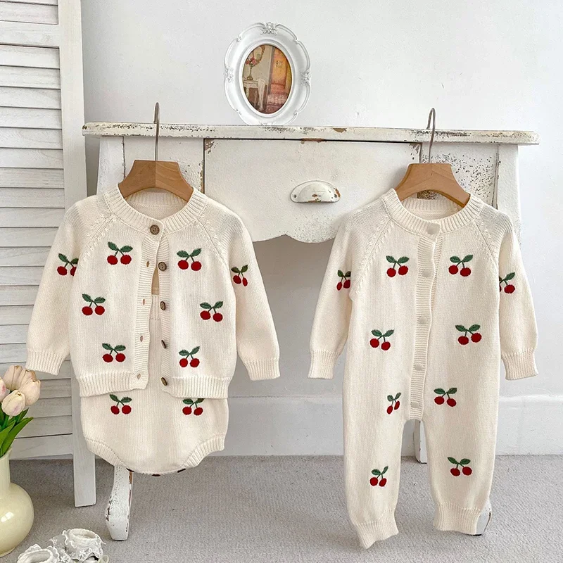 New Autumn Children Knitted Clothes Infant Baby Girls Knitted Jumpsuit Long Sleeved Embroidery Cherry Toddler Baby Girl Romper
New Autumn Children Knitted Clothes Infant Baby Girls Knitted Jumpsuit Long Sleeved Embroidery Cherry Toddler Baby Girl Romper