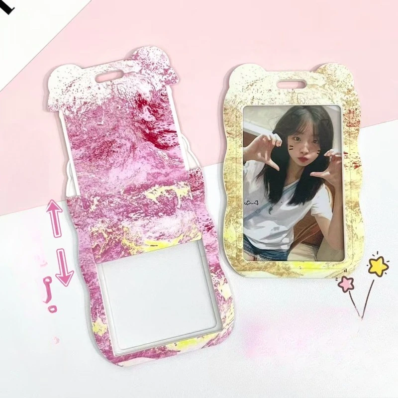 Ins Эстетический прозрачный держатель для карт, милый прозрачный держатель для удостоверения личности для школьного кампуса, еда, кавайная защита для фотодисплея
Ins Эстетический прозрачный держатель для карт, милый прозрачный держатель для удостоверения личности для школьного кампуса, еда, кавайная защита для фотодисплея