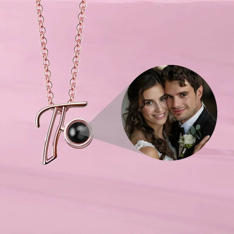 Personalized Customized Photo Projection Letter F Pendant Necklace 2025 Simple Fashion Memorial Birthday Festival Romantic Gift
Personalized Customized Photo Projection Letter F Pendant Necklace 2025 Simple Fashion Memorial Birthday Festival Romantic Gift