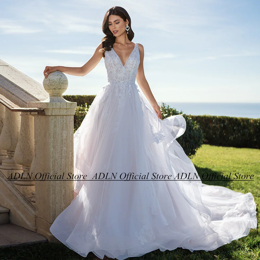 Elegant Wedding Dress Sleeveless V Neck Pleat Applique Sweep Train Backless Sweep Train Vestido De Noiva Bridal Gown Bride
Elegant Wedding Dress Sleeveless V Neck Pleat Applique Sweep Train Backless Sweep Train Vestido De Noiva Bridal Gown Bride