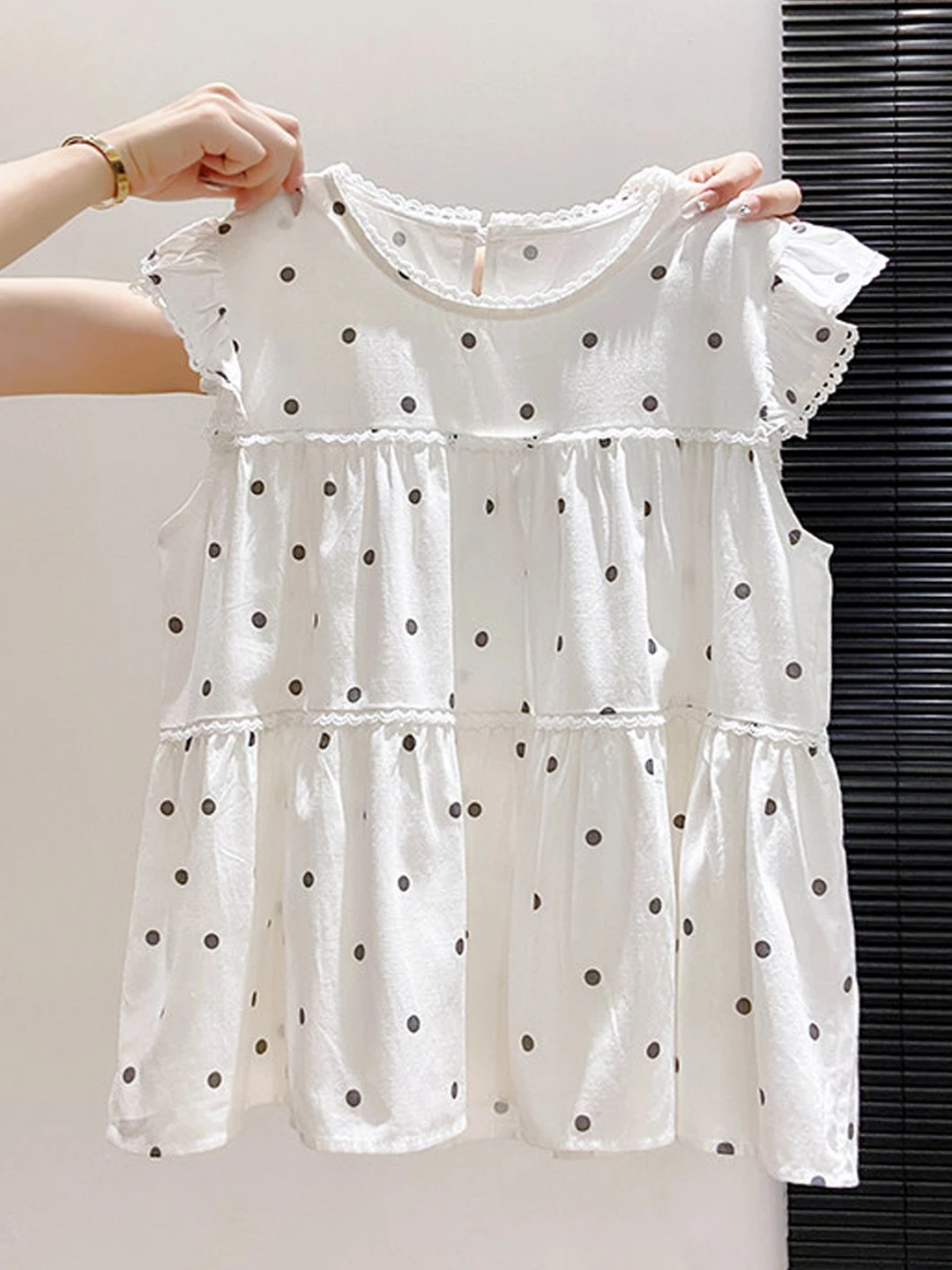 Summer Polka Dot Blouse Women's Loose Fit round Neck Sleeveless Unique Beautiful Fashionable Cotton Blend Korean Style Shirt
Summer Polka Dot Blouse Women's Loose Fit round Neck Sleeveless Unique Beautiful Fashionable Cotton Blend Korean Style Shirt