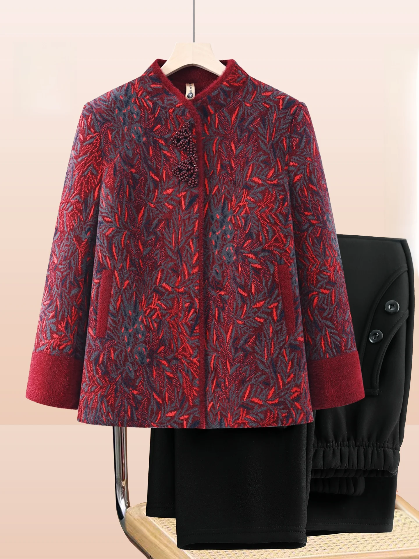 Утепленное пальто с меховым воротником-стойкой для женщин: осенне-зимняя теплая ветрозащитная куртка с длинными рукавами для стильных дам
Утепленное пальто с меховым воротником-стойкой для женщин: осенне-зимняя теплая ветрозащитная куртка с длинными рукавами для стильных дам