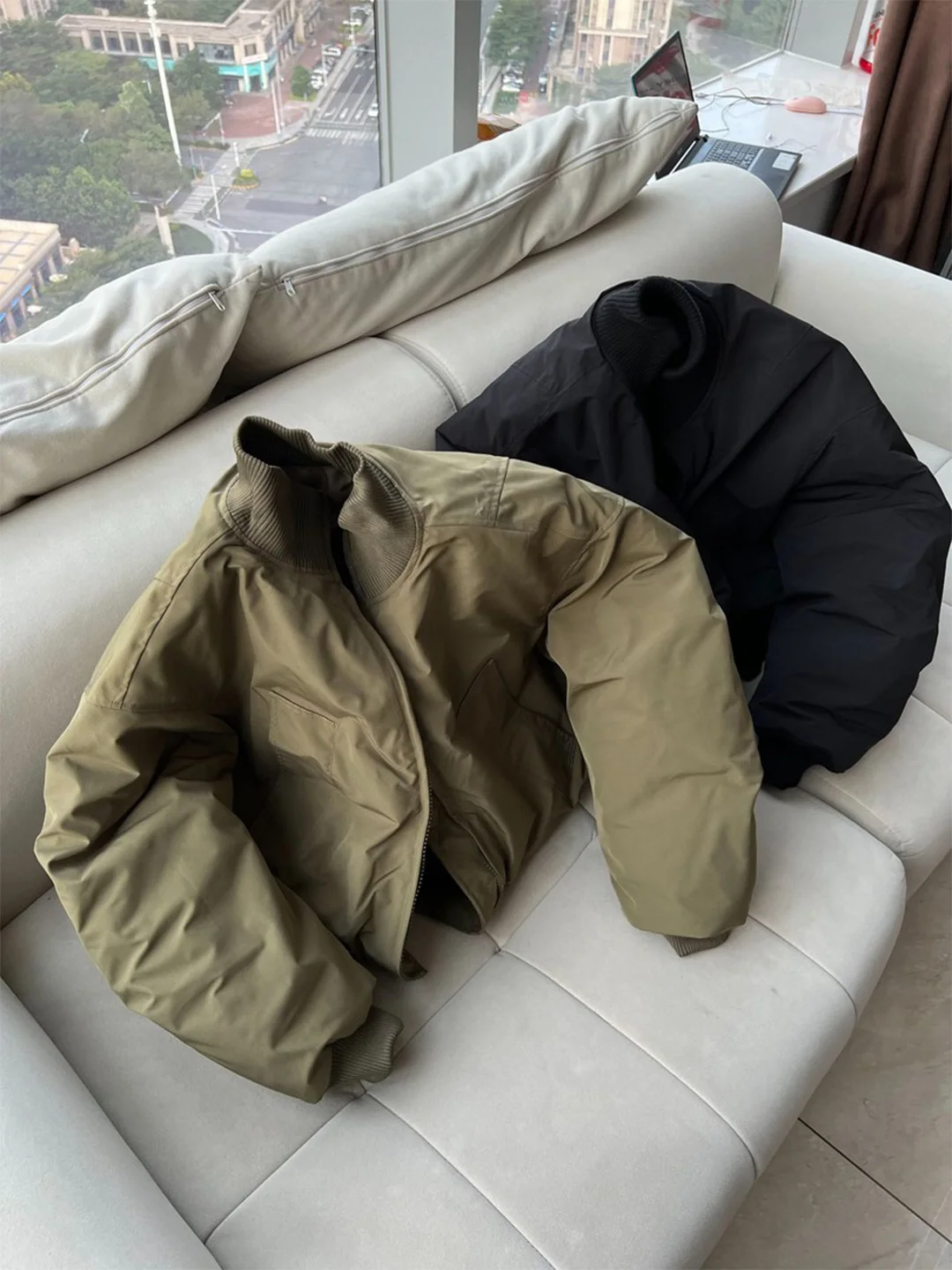 American Sle Bomber ort Thiened Cotton Jaet Men's Cleanfit Stand Collar Winter Warm Outerwear Casual Loose Fit Coat
American Sle Bomber ort Thiened Cotton Jaet Men's Cleanfit Stand Collar Winter Warm Outerwear Casual Loose Fit Coat