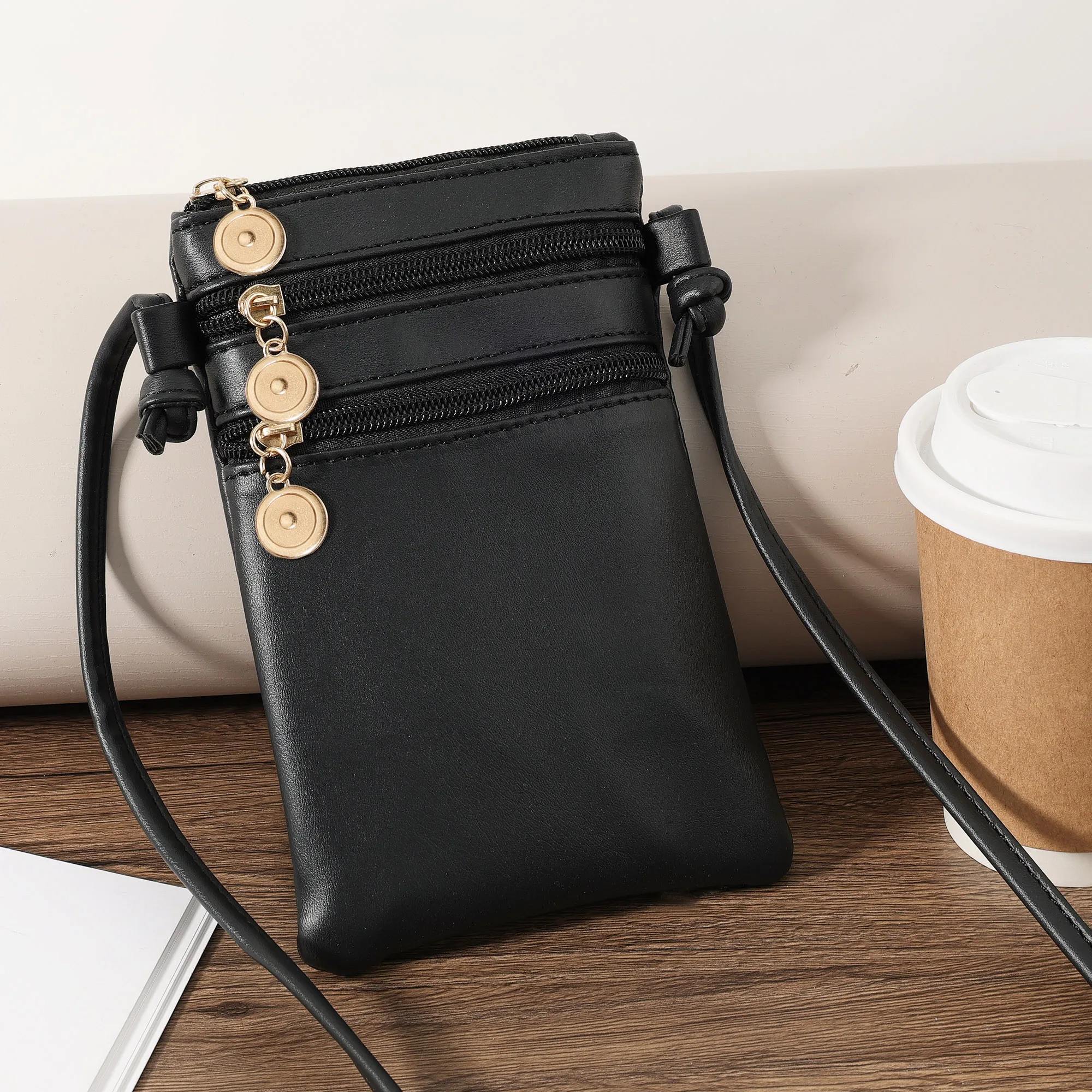 Mini fashionable crossbody bag, fashionable PU shoulder bag, women's casual handbag and mobile phone bag 
Mini fashionable crossbody bag, fashionable PU shoulder bag, women's casual handbag and mobile phone bag