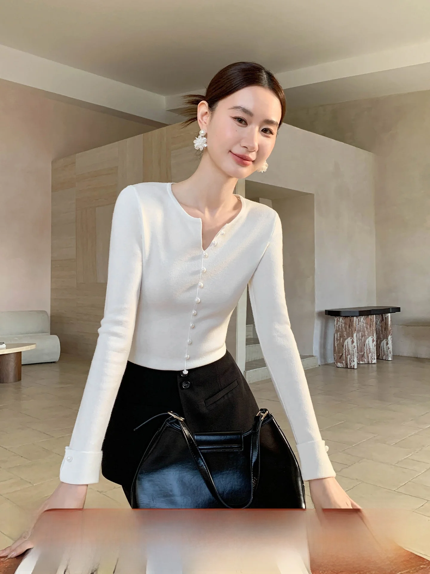XXNING Pearl Decorated Knitted Long Sleeve Women's Slim Fit Top Fake Placket Fashionable Commute Style Spring Pure Desire
XXNING Pearl Decorated Knitted Long Sleeve Women's Slim Fit Top Fake Placket Fashionable Commute Style Spring Pure Desire