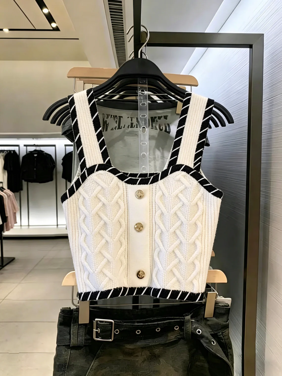 Summer New Style Self-Preservation Knitted Lace Trim Camisole Women's Fashion Slimming Short Top Color Block Spicy Girl
Summer New Style Self-Preservation Knitted Lace Trim Camisole Women's Fashion Slimming Short Top Color Block Spicy Girl