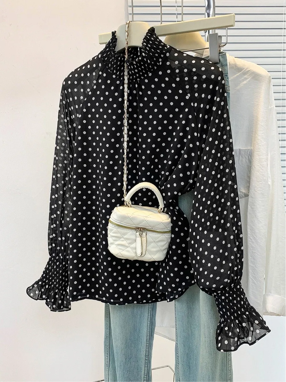 Elegant Polka Dot Long Sleeve Women's Shirt Loose Lantern Sleeve Chiffon Top Spring Summer New Style Fashion Outfit
Elegant Polka Dot Long Sleeve Women's Shirt Loose Lantern Sleeve Chiffon Top Spring Summer New Style Fashion Outfit