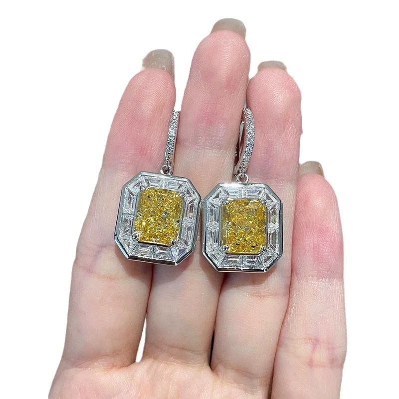 S925 Silver Ear Nail 4ct Rectangular Colored Yellow Ice Flower Cut 8 * 10 High Carbon Diamond Earrings and Earrings Jewelry
S925 Silver Ear Nail 4ct Rectangular Colored Yellow Ice Flower Cut 8 * 10 High Carbon Diamond Earrings and Earrings Jewelry