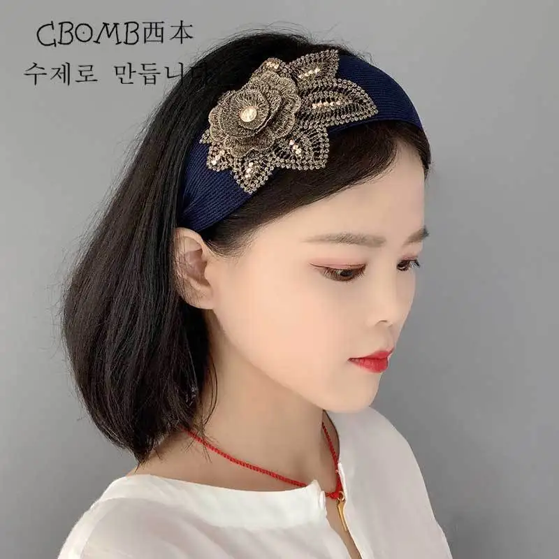 New headband Korean version with wide edge and teeth anti slip three-dimensional flower face wash hair accessory for women
New headband Korean version with wide edge and teeth anti slip three-dimensional flower face wash hair accessory for women