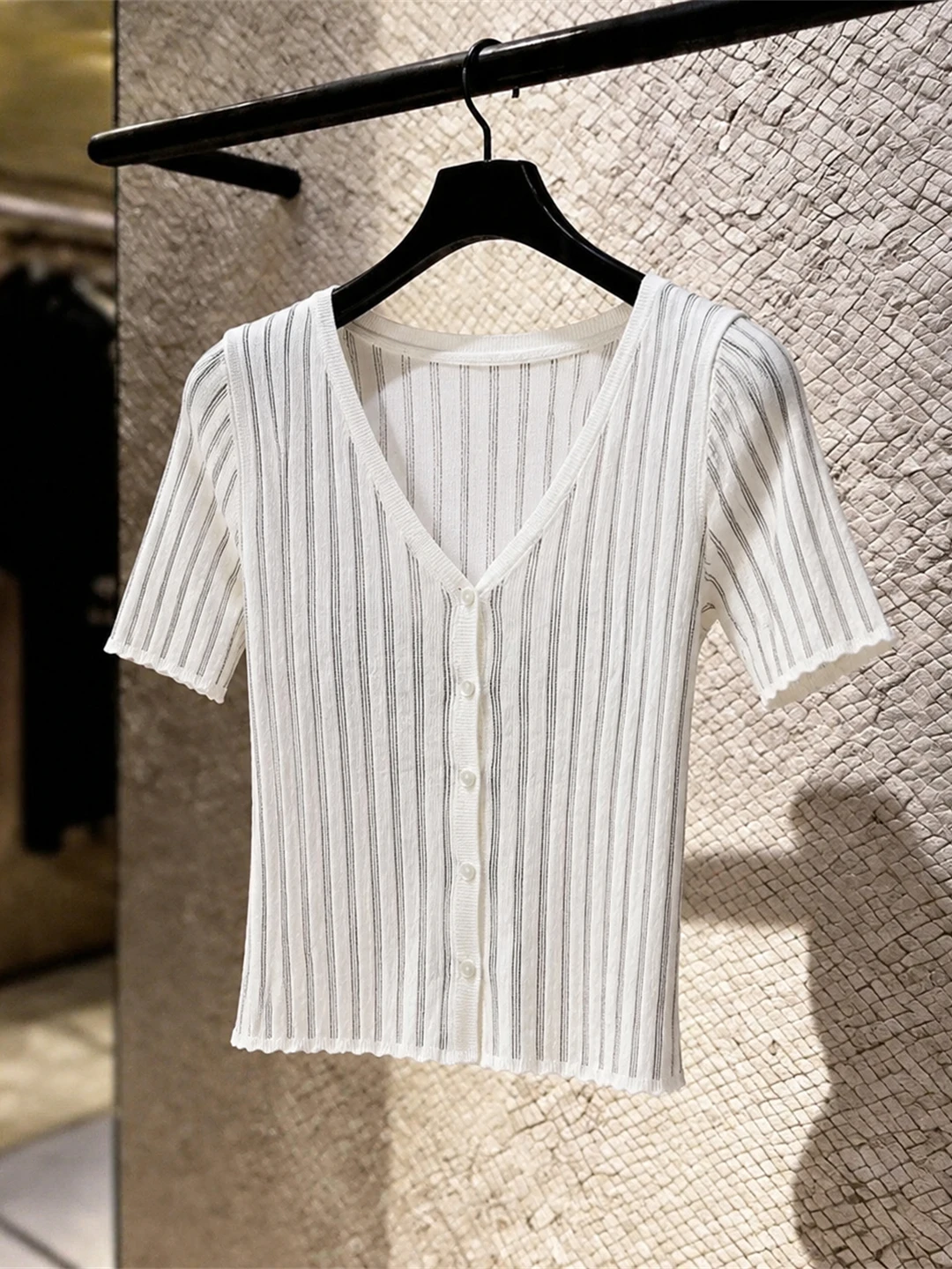 Elegant V-Neck Single-Button Casual Slimming Knitwear Short Sleeve Soft Skin-Friendly Top Summer Fashionable Shirt
Elegant V-Neck Single-Button Casual Slimming Knitwear Short Sleeve Soft Skin-Friendly Top Summer Fashionable Shirt