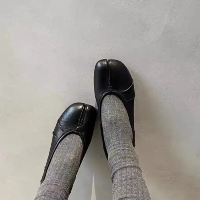 2025 Autumn New Women Pumps Split Toe Women Shoes Retro Low Mid Heel Shoes Fashion Shallow Mouth Design Dress Party Shoes Female
2025 Autumn New Women Pumps Split Toe Women Shoes Retro Low Mid Heel Shoes Fashion Shallow Mouth Design Dress Party Shoes Female