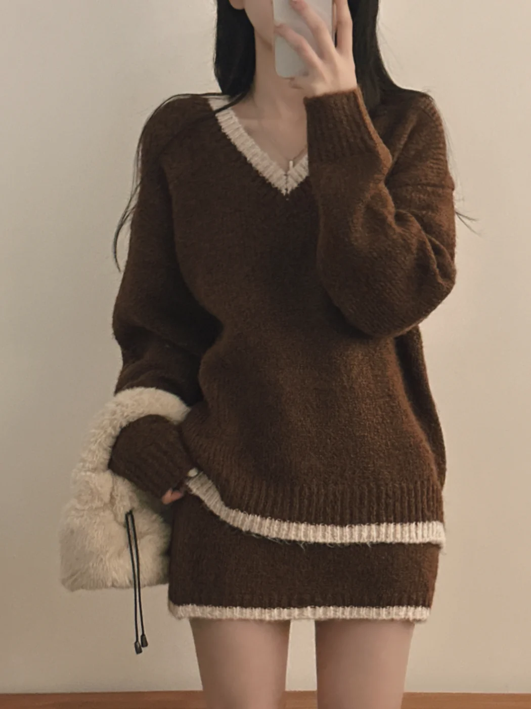 Chic Autumn Winter Vintage Anti-Aging V-Ne Color Blo Knitted Sweater High Waist f Skirt ort Skirt Two-Piece Set 
Chic Autumn Winter Vintage Anti-Aging V-Ne Color Blo Knitted Sweater High Waist f Skirt ort Skirt Two-Piece Set