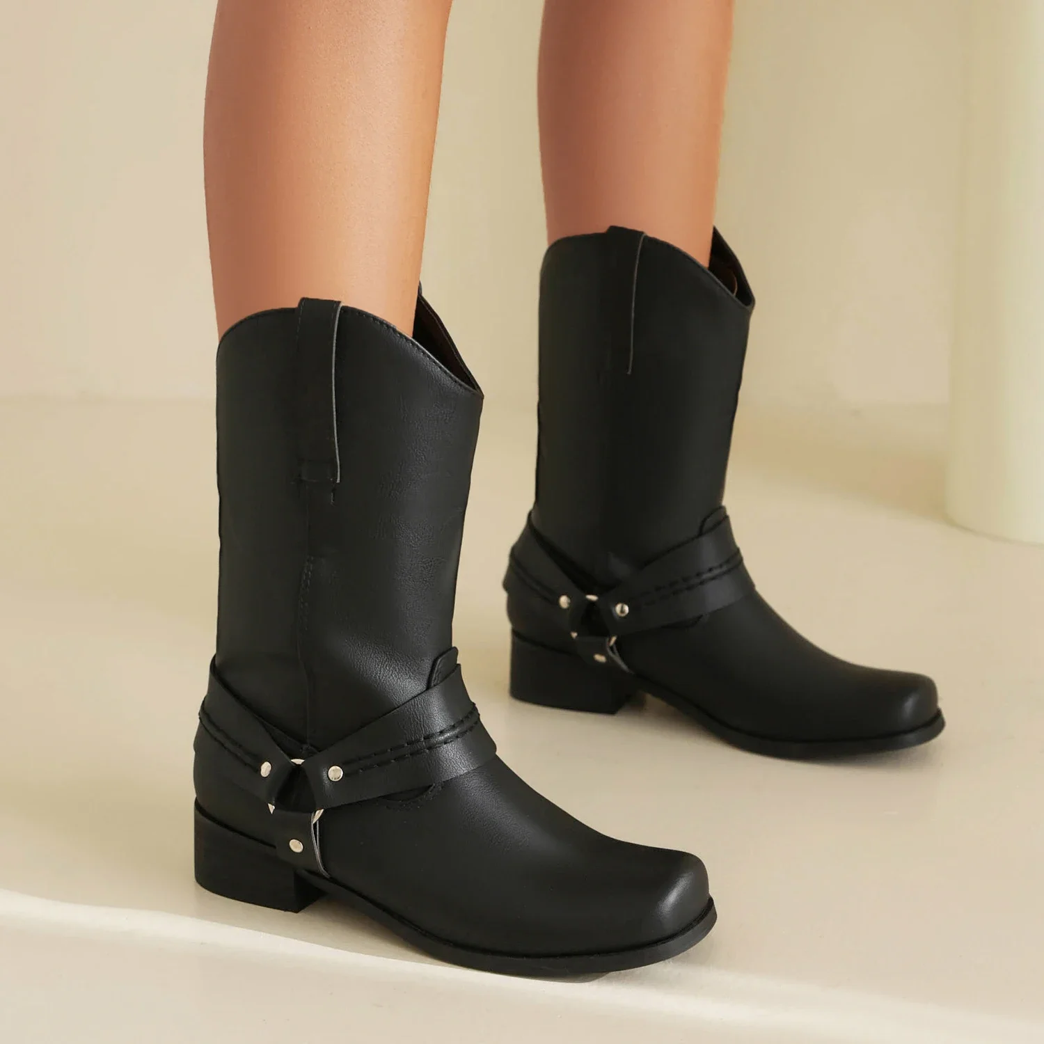 British Style Metal Belt Buckle Western Cowboy Boots Pointed Head Square Heel Heightened Knight Boots Large Size Women's Boots
British Style Metal Belt Buckle Western Cowboy Boots Pointed Head Square Heel Heightened Knight Boots Large Size Women's Boots