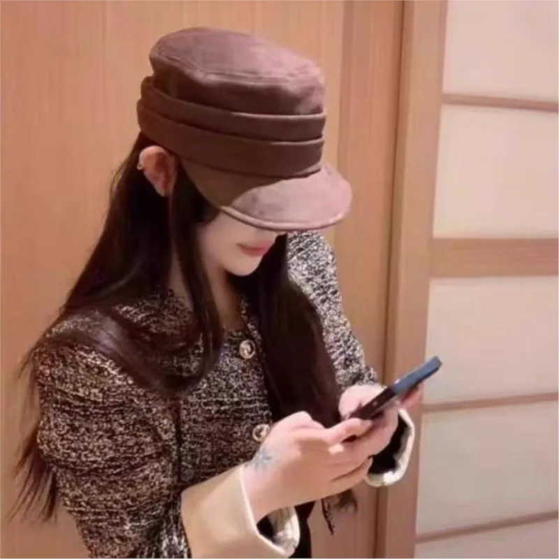 A solid-color leather and fleece flat-topped women's casual versatile octagonal hat that makes the face smaller
A solid-color leather and fleece flat-topped women's casual versatile octagonal hat that makes the face smaller