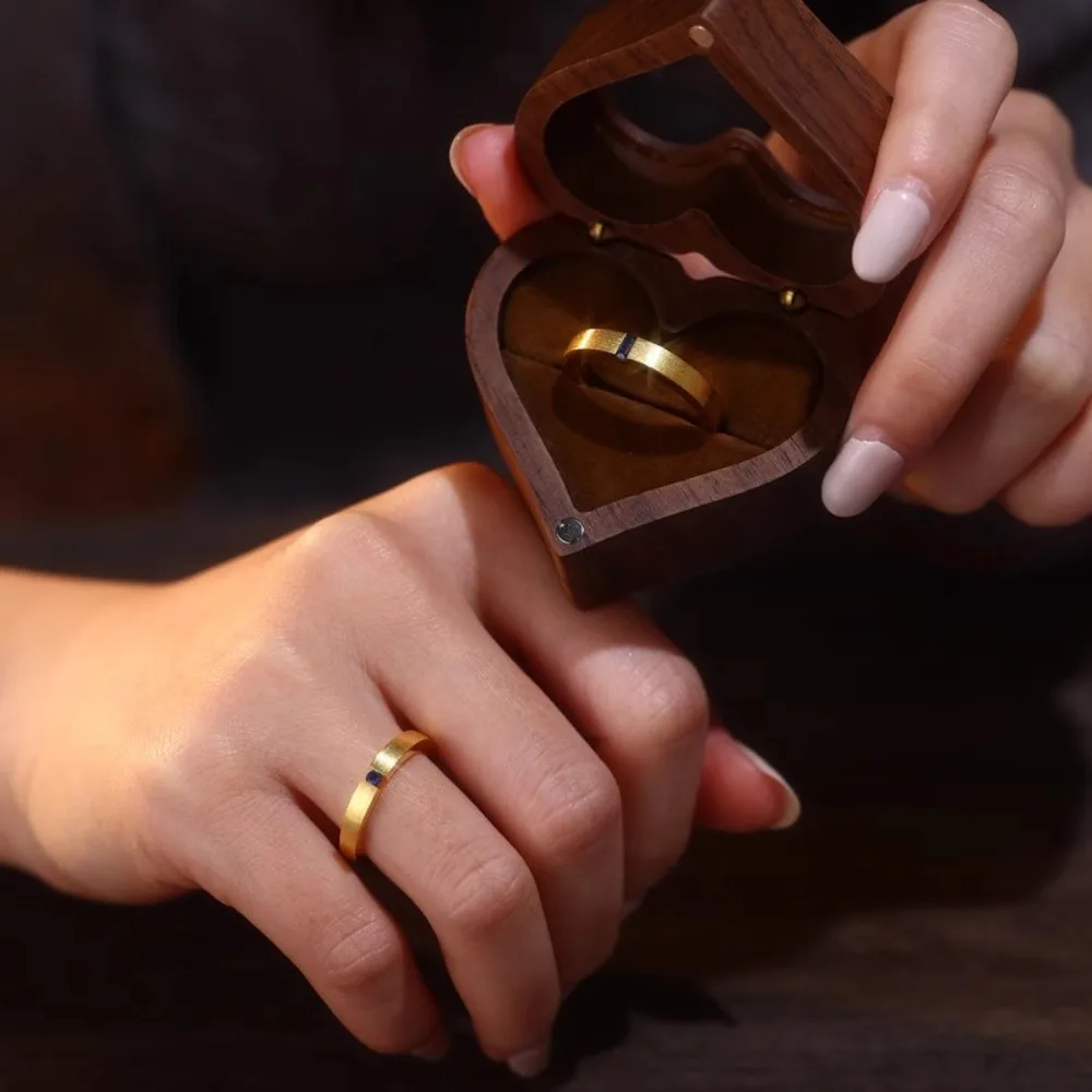 1/2 Slots Heart Rings Holder Wedding Proposal Walnut Wood Rings Box Anti-collision Packaging Rings Bearer Box Gifts
1/2 Slots Heart Rings Holder Wedding Proposal Walnut Wood Rings Box Anti-collision Packaging Rings Bearer Box Gifts