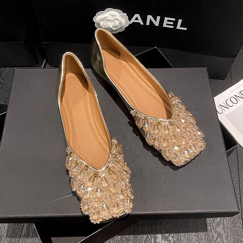 Flat square-toed water-crystal single shoes for women, 2025 spring French small fragrance commuting spring and summer
Flat square-toed water-crystal single shoes for women, 2025 spring French small fragrance commuting spring and summer