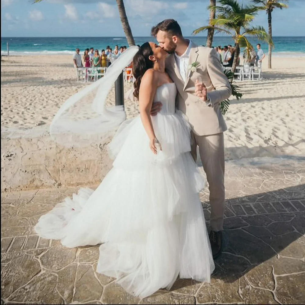 Layered Tulle Wedding Dresses 2025 Strapless Romantic Ball Gown Bridal Gown Puffy Luxury Wedding Brides Dress Customized
Layered Tulle Wedding Dresses 2025 Strapless Romantic Ball Gown Bridal Gown Puffy Luxury Wedding Brides Dress Customized