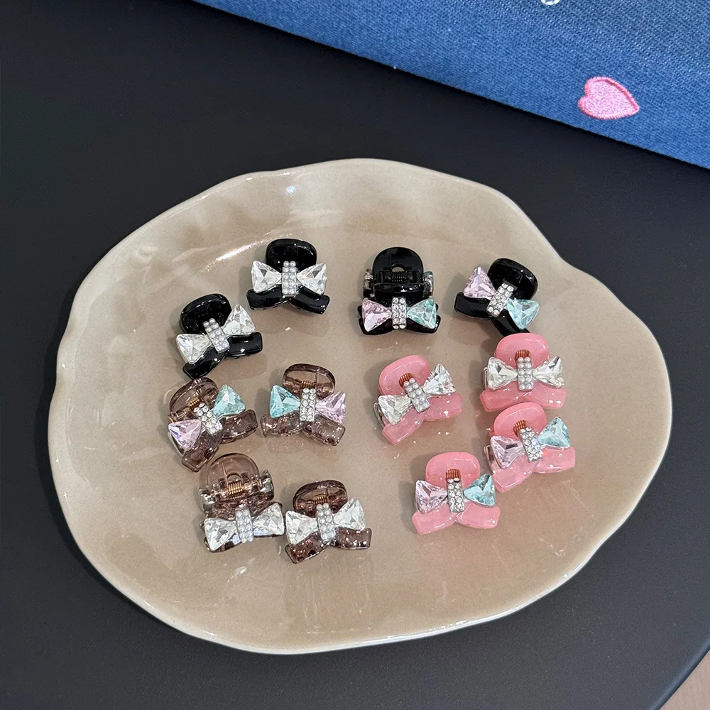 Charming Mini Bow Shaped Rhinestone Hair Clips Small Acrylic Bangs Clips Multicolor Crystals For Little Girly Cute Daily Styling
Charming Mini Bow Shaped Rhinestone Hair Clips Small Acrylic Bangs Clips Multicolor Crystals For Little Girly Cute Daily Styling