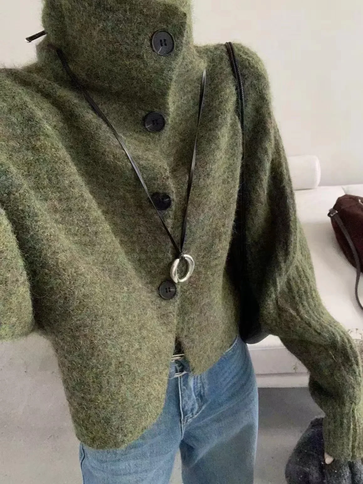 New American Retro Style Autumn /Winter Striped Round Neck Brushed Long-sleeved Knitted Short Slim-fitting Women's Cardigans
New American Retro Style Autumn /Winter Striped Round Neck Brushed Long-sleeved Knitted Short Slim-fitting Women's Cardigans
